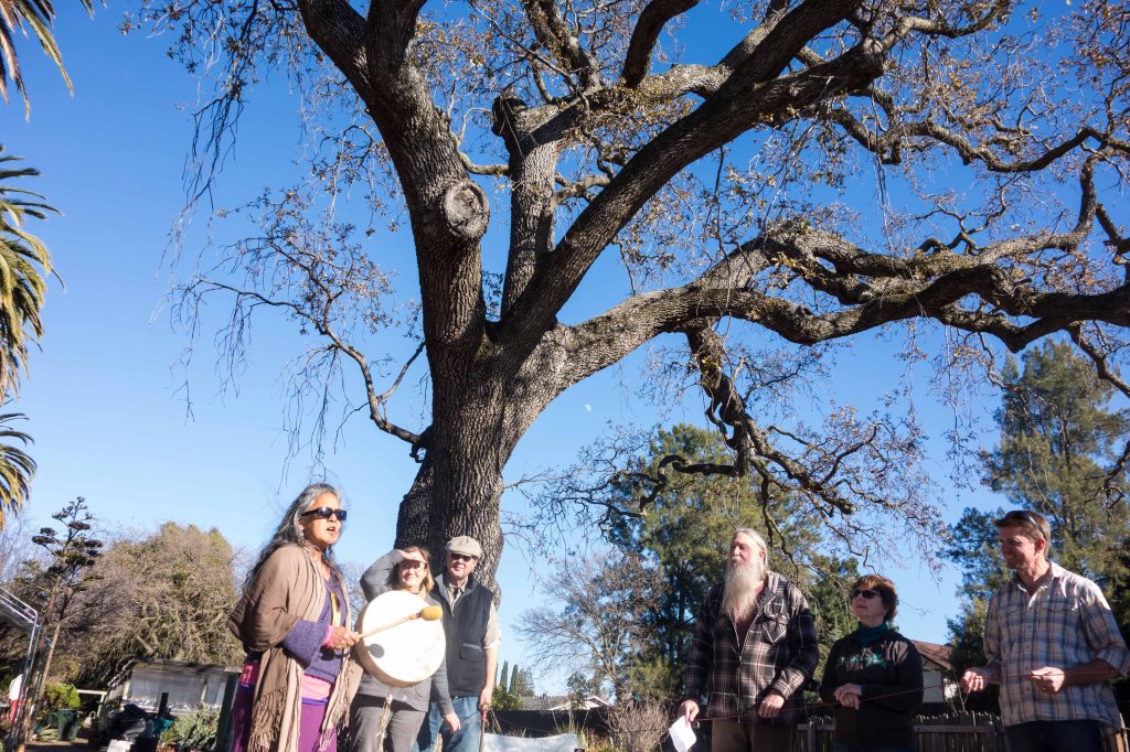 Rebecca Ynez led the group in a song of praise.