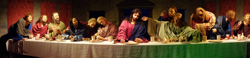 If you're going to show the Last Supper, you might as well copy da Vinci.