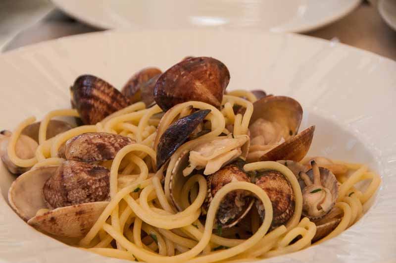 Spaghetti con vongole done right