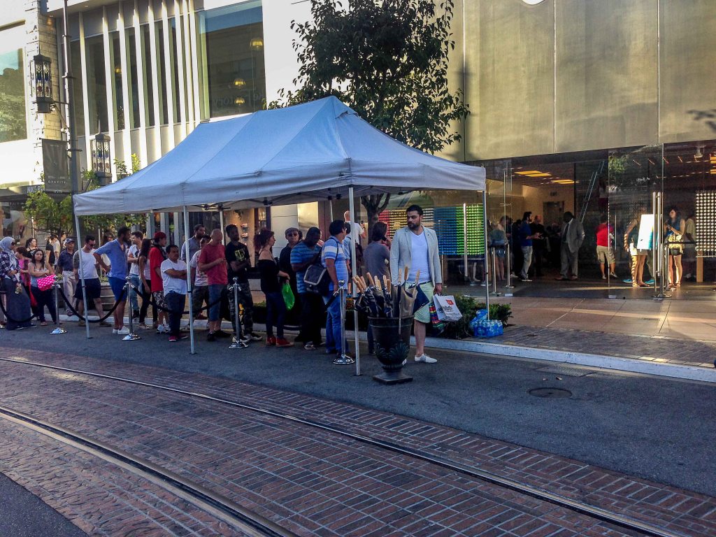 Apple kindly set up the tent for shade, and has an urn full of umbrellas in the unlikely event of rain.
