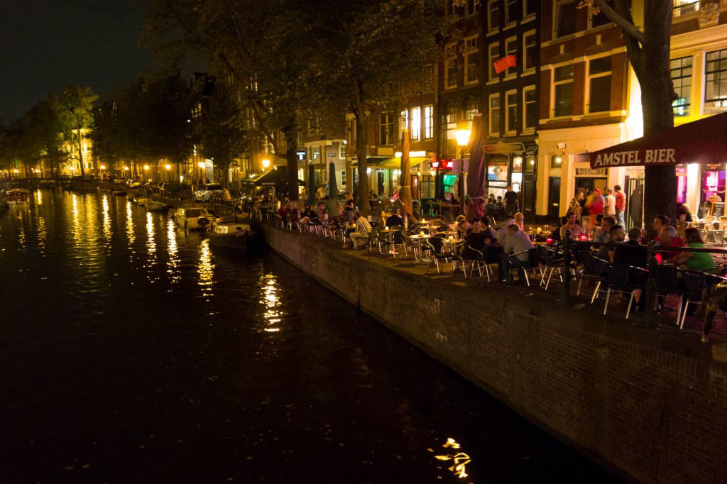 Lots of diners at 10 pm on Wednesday night.