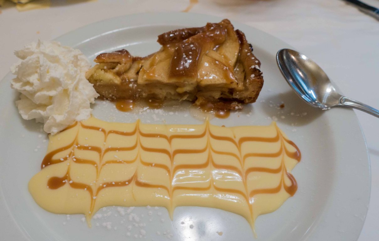 Apple tart with creme Anglaise