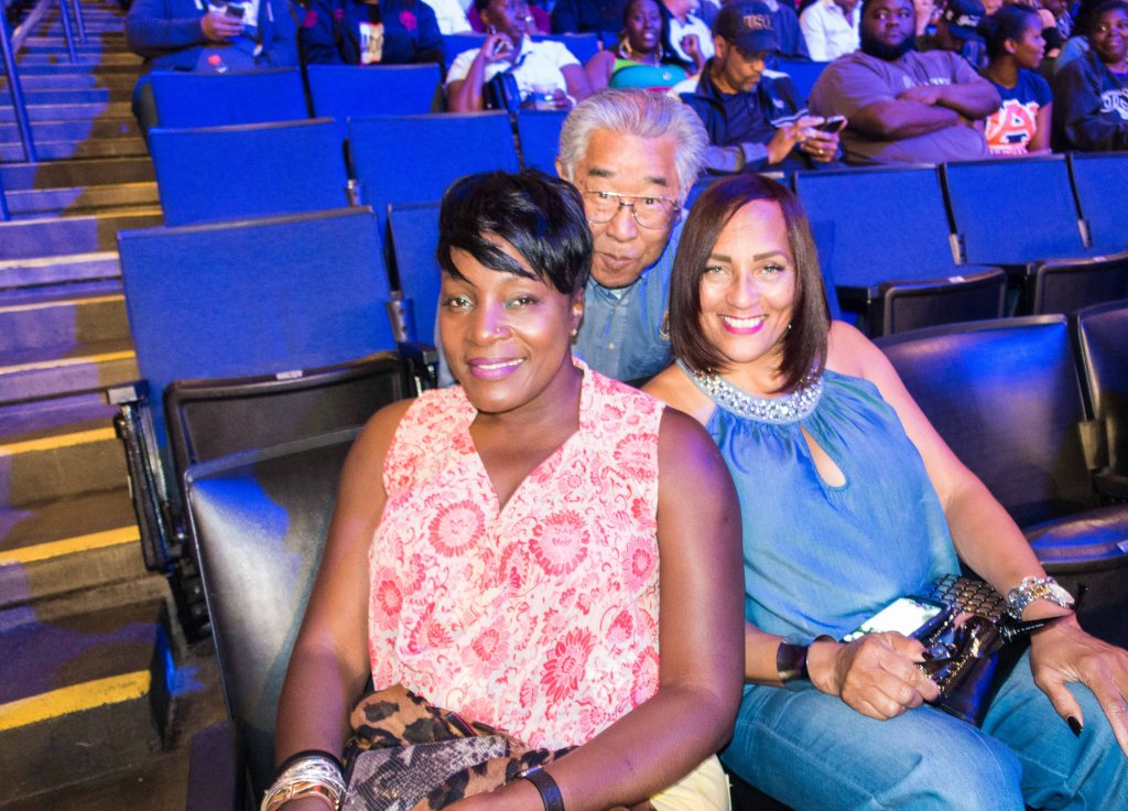 Kunio is the one in the middle.